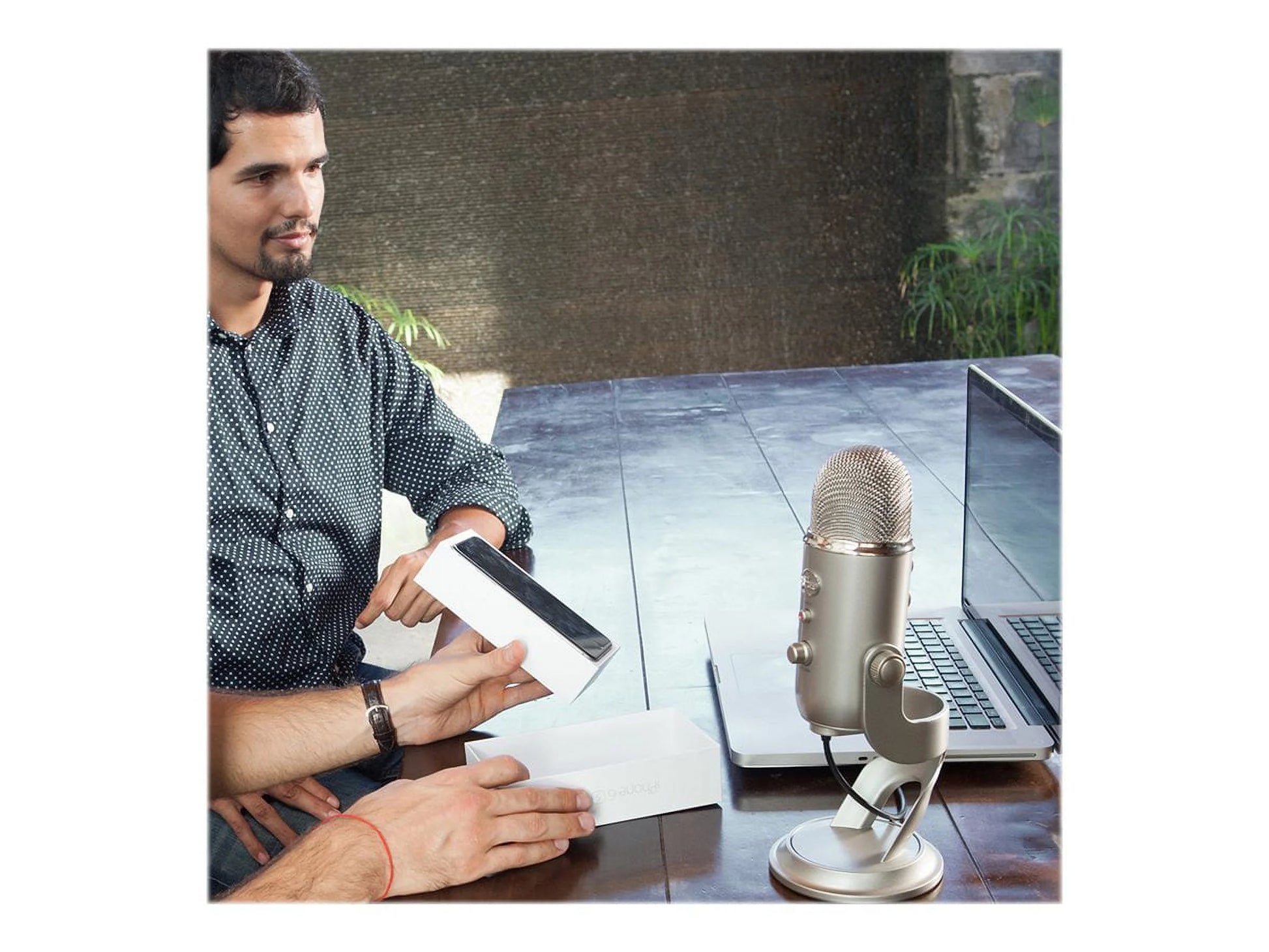 Blue Microphone Yeti USB Desktop Microphone, Platinum